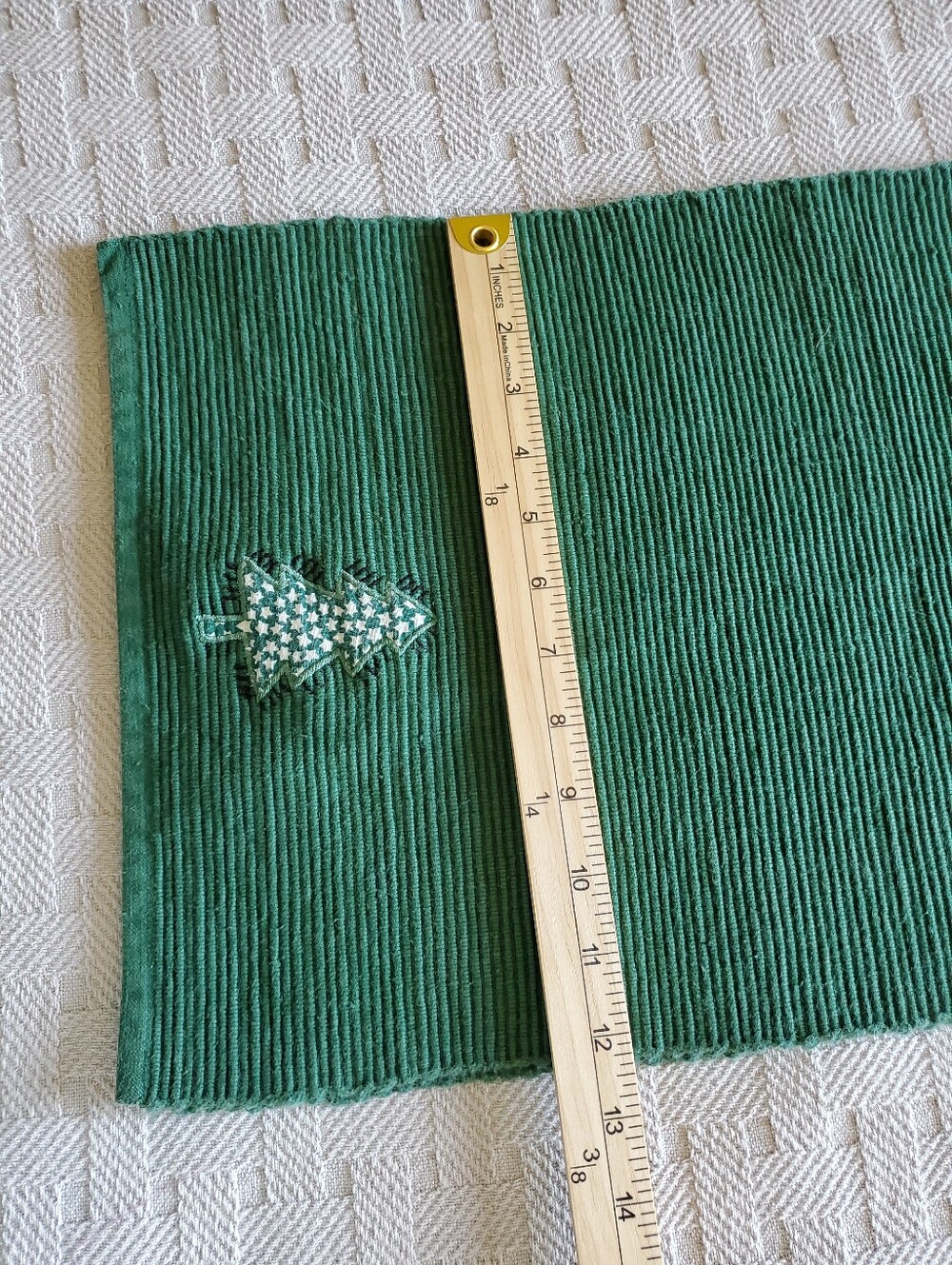Reversible Green Ribbed Tree Table Runner Rustic Cabin Holiday Decor - Picture 9 of 11